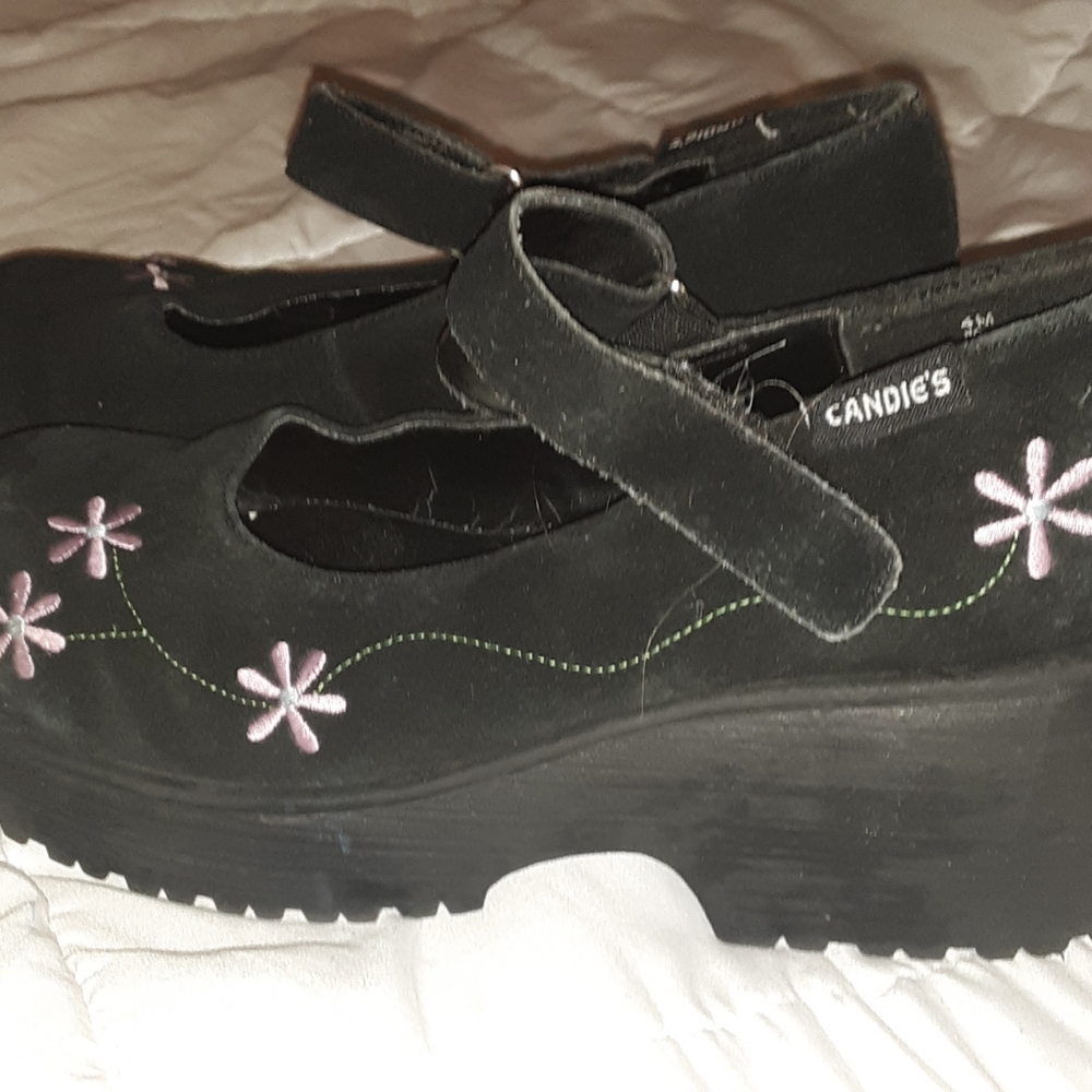 Children Shoes - Picture 6 of 6